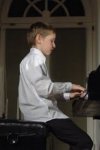 10 причин учить ребенка музыке