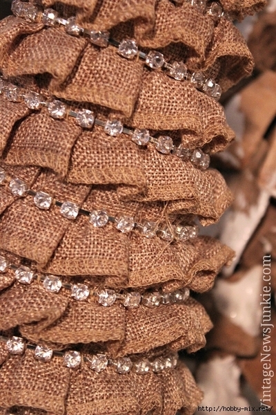 details-burlap-christmas-tree-with-jewel-embellishments (466x700, 370Kb)