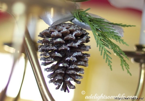 glittered-pinecone-ribbon-and-evergreen (600x419, 129Kb)
